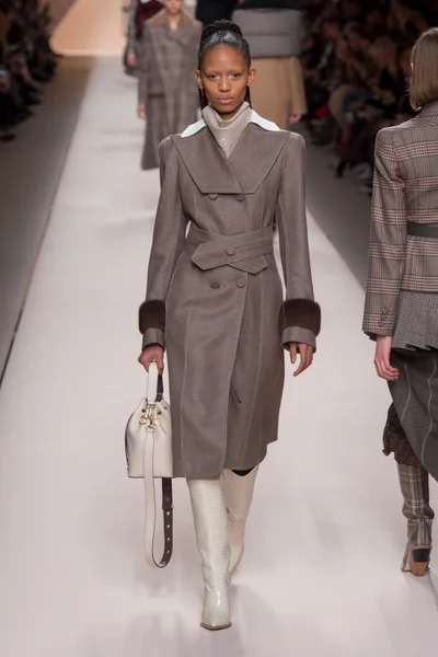 Look 9